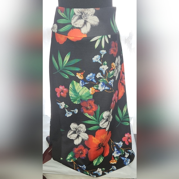 Flower Skirt !! 🌞 FINAL OFFER!! - Picture 2 of 9